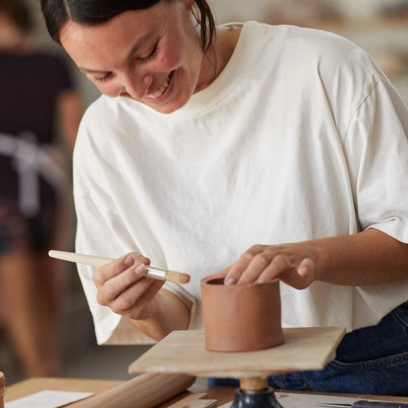 Atelier Poterie – Crée Ta Tasse Unique (2h Fun & Créatif)